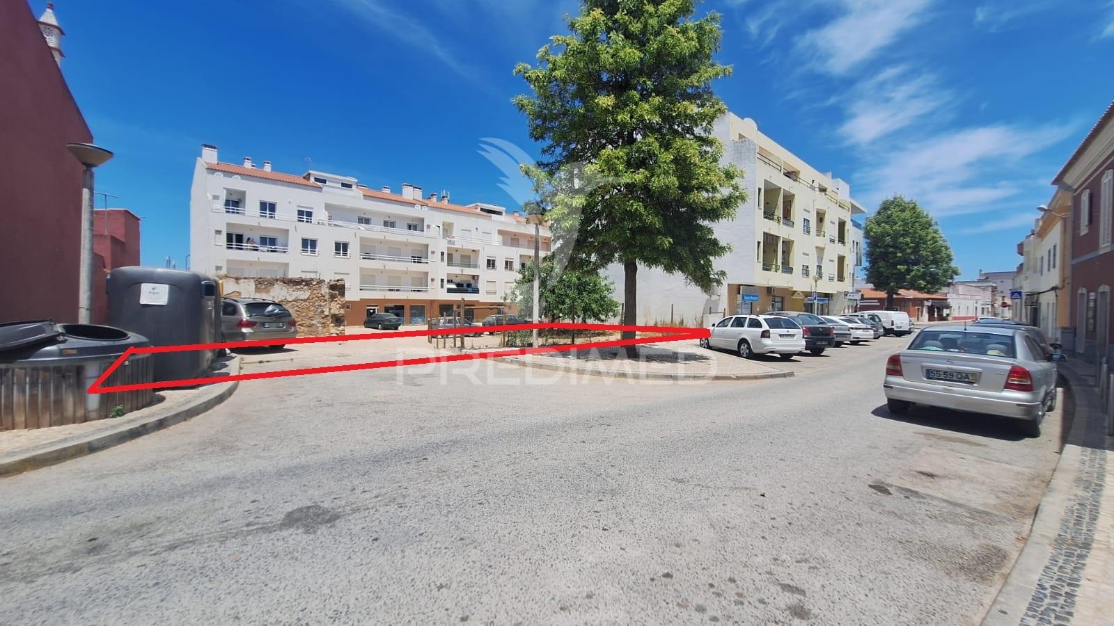 Lote para construção de prédio - 12 fogos - centro de algoz