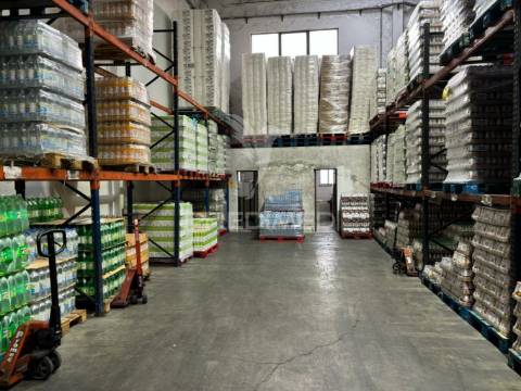 Venda armazém 1200 m2 excelente localização lourel, sintra