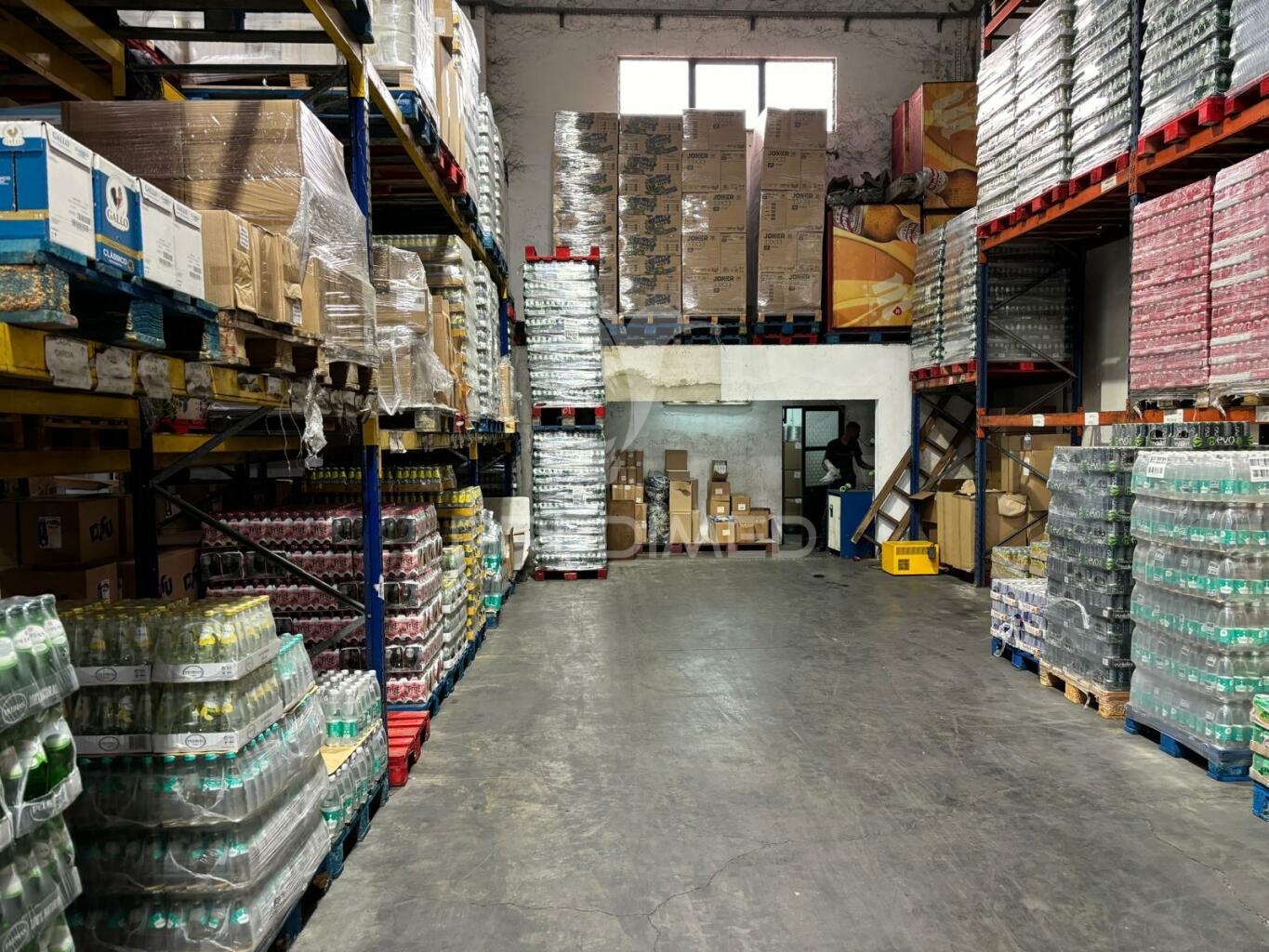 Venda armazém 1200 m2 excelente localização lourel, sintra