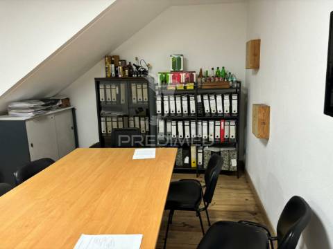 Venda armazém 1200 m2 excelente localização lourel, sintra