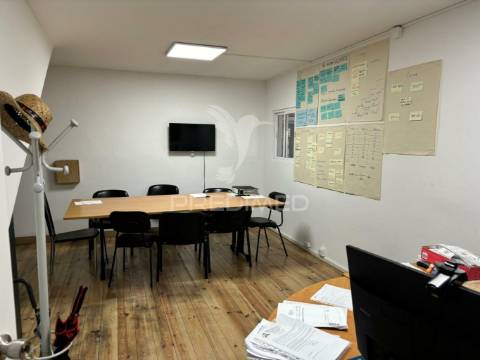 Venda armazém 1200 m2 excelente localização lourel, sintra