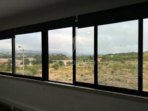 Venda armazém 1200 m2 excelente localização lourel, sintra