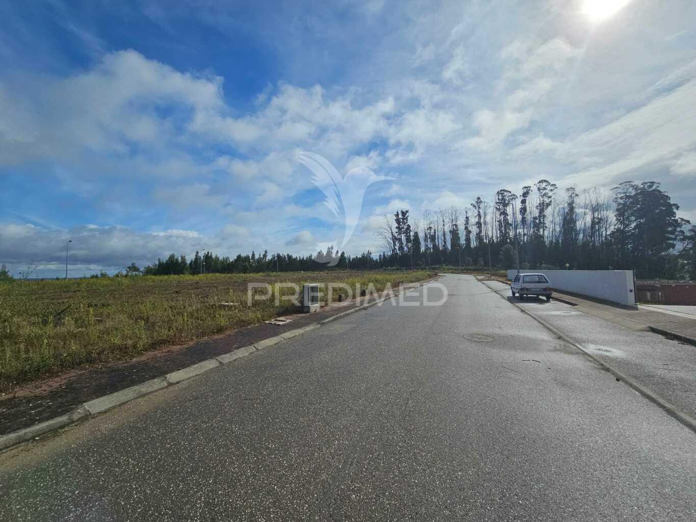 Loteamento com 38 lotes para moradias
