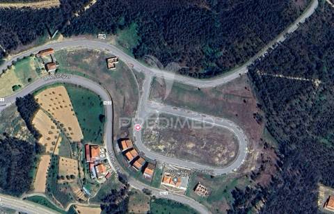 Loteamento com 38 lotes para moradias