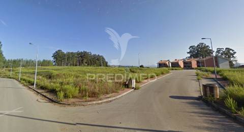 Loteamento com 38 lotes para moradias