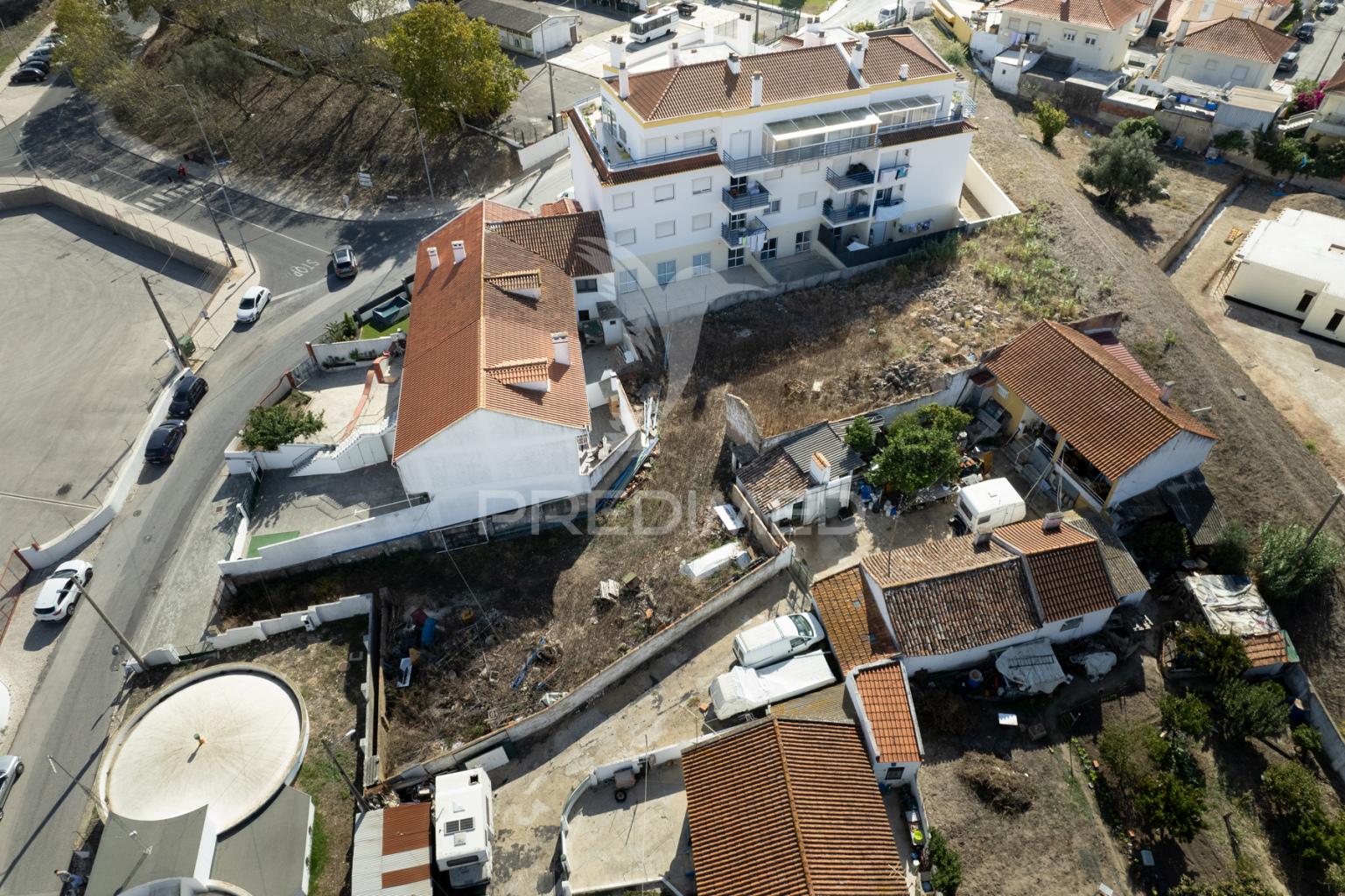 Terreno urbano no centro de alenquer