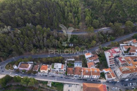Terreno urbano no centro de alenquer