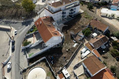 Terreno urbano no centro de alenquer