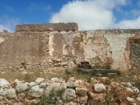 Terreno misto perfeito para a sua casa de sonho