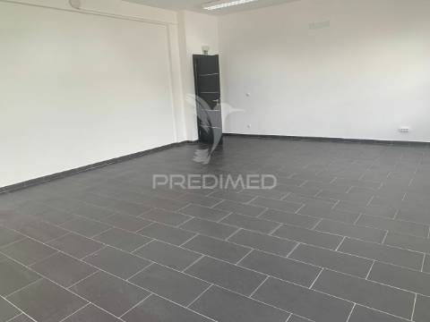 Escritórios amplos e espaçosos em évora