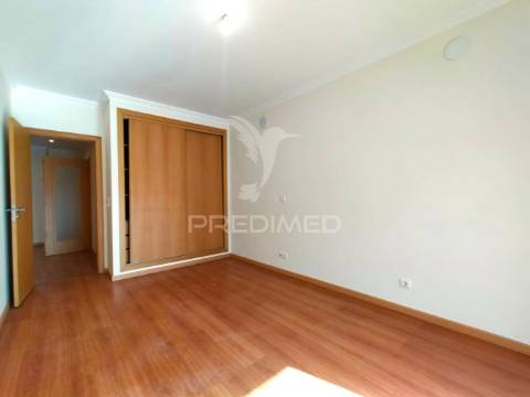 Apartamento t3 c/ terraço e garagem | mafra