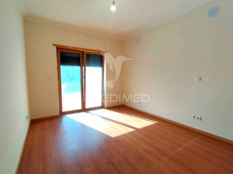 Apartamento t3 c/ terraço e garagem | mafra