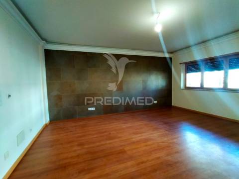 Apartamento t3 c/ terraço e garagem | mafra