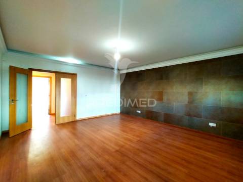 Apartamento t3 c/ terraço e garagem | mafra
