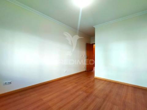 Apartamento t3 c/ terraço e garagem | mafra