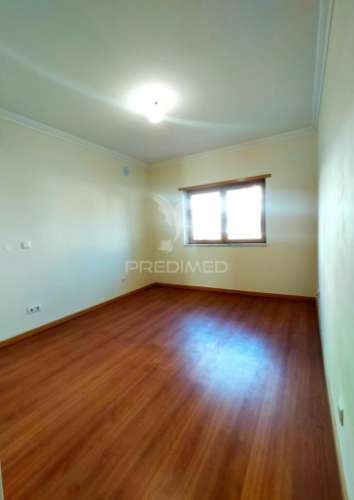Apartamento t3 c/ terraço e garagem | mafra