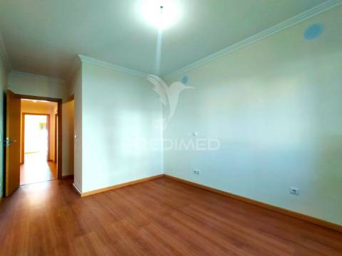 Apartamento t3 c/ terraço e garagem | mafra