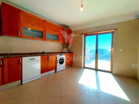 Apartamento t3 c/ terraço e garagem | mafra