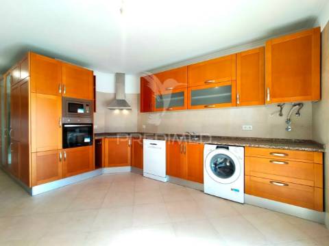 Apartamento t3 c/ terraço e garagem | mafra