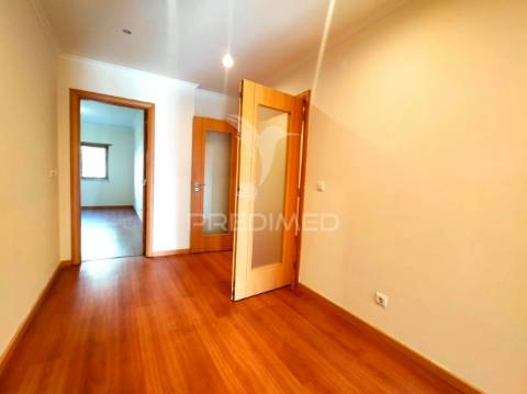 Apartamento t3 c/ terraço e garagem | mafra