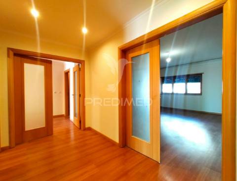 Apartamento t3 c/ terraço e garagem | mafra