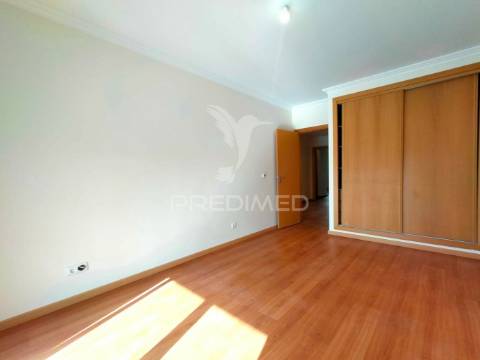 Apartamento t3 c/ terraço e garagem | mafra