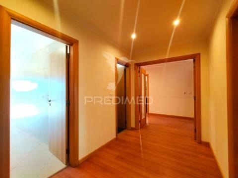 Apartamento t3 c/ terraço e garagem | mafra