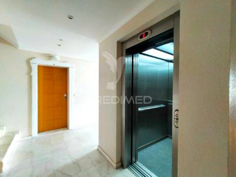 Apartamento t3 c/ terraço e garagem | mafra