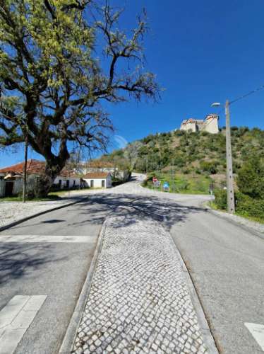 Moradia para restauro junto ao castelo de ourém