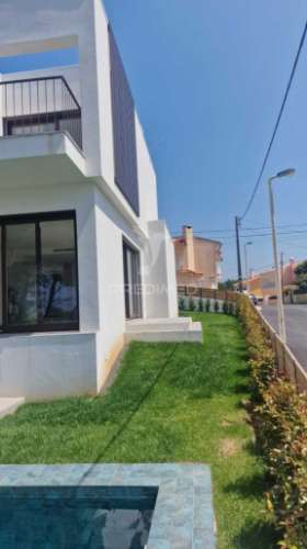 Moradia t3 com piscina em cascais