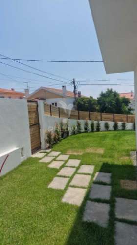 Moradia t3 com piscina em cascais