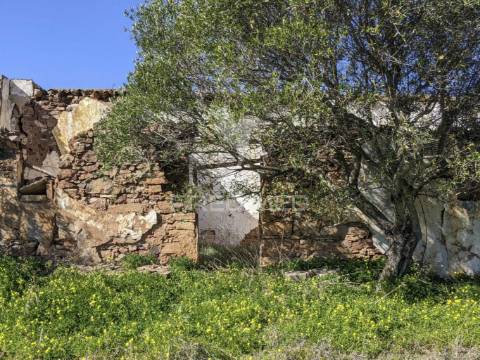 Terreno misto e ruína em vila nova de cacela, constroi 300m2
