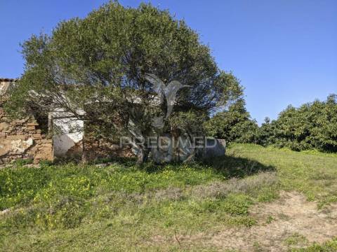 Terreno misto e ruína em vila nova de cacela, constroi 300m2
