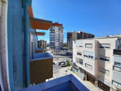 Apartamento t3+1 no centro de almada