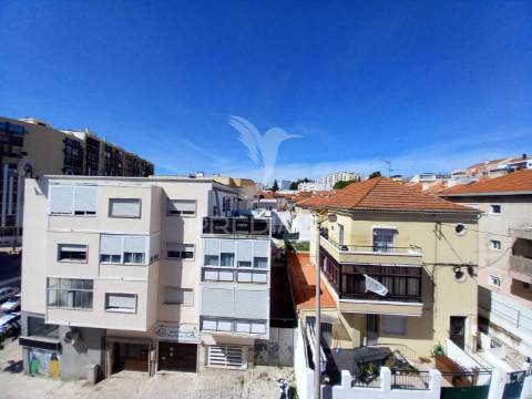 Apartamento t3+1 no centro de almada