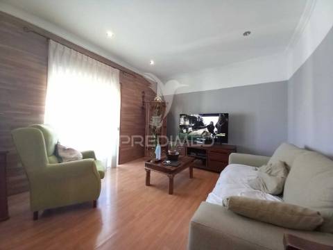 Apartamento t3+1 no centro de almada