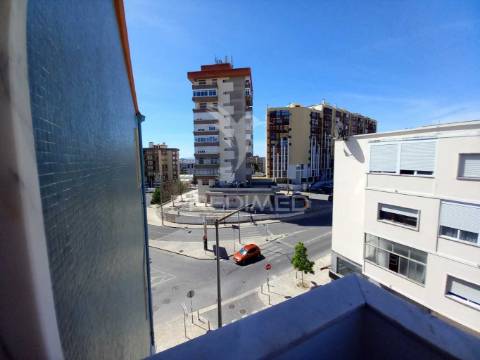 Apartamento t3+1 no centro de almada