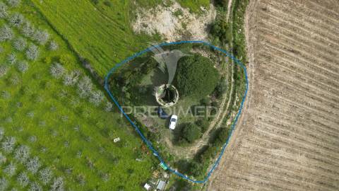 Terreno urbano com ruína de moinho - alenquer