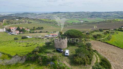 Terreno urbano com ruína de moinho - alenquer