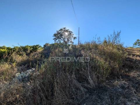 Ruina  com a pocibilidade de constroção de 2000 m2