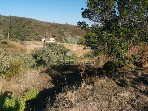 Ruina  com a pocibilidade de constroção de 2000 m2