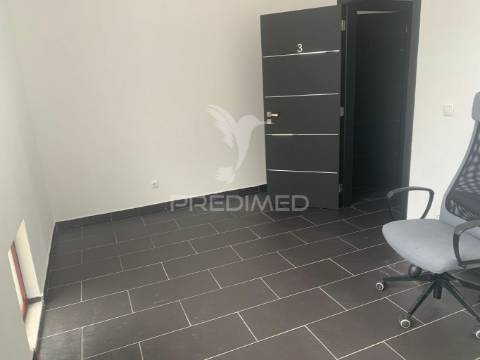 Escritórios amplos e espaçosos em évora