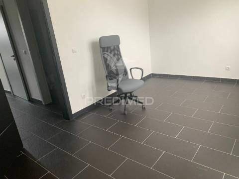 Escritórios amplos e espaçosos em évora