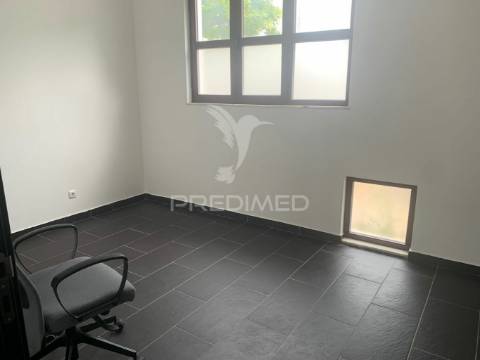 Escritórios amplos e espaçosos em évora