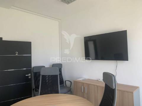 Escritórios amplos e espaçosos em évora