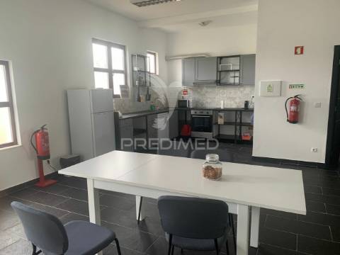 Escritórios amplos e espaçosos em évora