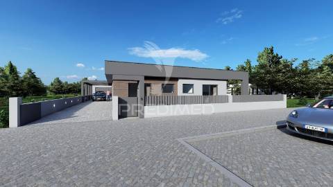 Moradia térrea em fase final de construção