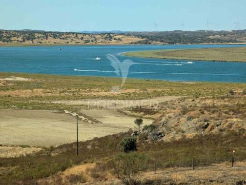 Terreno à beira do guadiana, com 25ha, com projecto de hotel