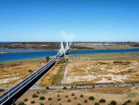 Terreno à beira do guadiana, com 25ha, com projecto de hotel