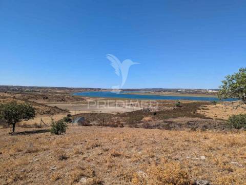 Terreno à beira do guadiana, com 25ha, com projecto de hotel